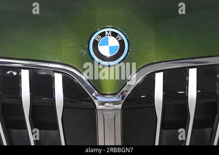 Monaco, Deutschland. 8 luglio 2023. Emblema dell'azienda BMW, emblema del marchio, logo. ? Credito: dpa/Alamy Live News Foto Stock