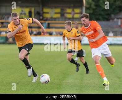 Southport, Merseyside, Inghilterra, 7 luglio 2023. Jake Beesley di Blackpool insegue il pallone durante il Southport Football Club V Blackpool Football Club a Haig Avenue, in un'amichevole pre-stagionale. (Immagine di credito: ©Cody Froggatt/Alamy Live News) Foto Stock