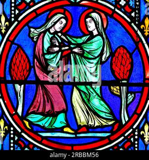 Finestra della natività, vetrate da Oudinot di Parigi 1861, Chiesa Feltwell, Norfolk, visita della Vergine Maria alla cugina Elisabetta, la visitazione Foto Stock