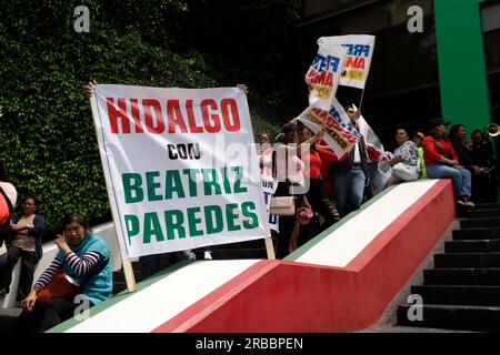 Città del Messico, Messico. 8 luglio 2023. 8 luglio 2023, città del Messico, Messico: Sostenitori del senatore e candidato alla direzione del fronte ampio per il Messico per la candidatura presidenziale nel 2024, Beatriz Paredes Rangel, presso la sede del Partito Rivoluzionario istituzionale a città del Messico. L'8 luglio 2023 a città del Messico, Messico (foto di Luis Barron/Eyepix Group/Sipa USA). Credito: SIPA USA/Alamy Live News Foto Stock