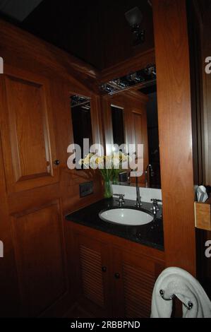 Vedute intorno all'ufficio della segretaria, interni principali: Arredi, decorazioni, bagno Foto Stock