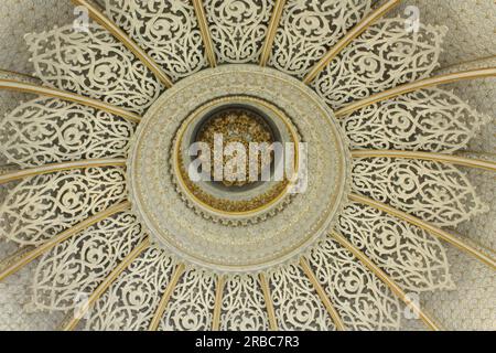 Il soffitto della sala musica del Palazzo Monserrate a Sintra, Portogallo Foto Stock