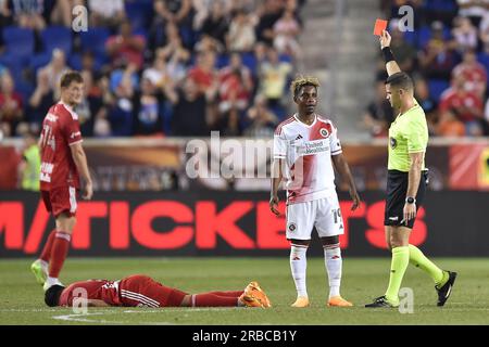 Harrison, New Jersey, USA. 8 luglio 2023. New England Revolution Forward LATIF BLESSING (19) è mostrato un cartellino rosso alla Red Bull Arena di Harrison New Jersey New York sconfigge New England 2 a 1 (immagine di credito: © Brooks Von Arx/ZUMA Press Wire) SOLO USO EDITORIALE! Non per USO commerciale! Foto Stock