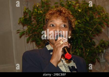 Incontro di addio al Main Interior per il segretario Gale Norton, con presentazioni di alti funzionari interni e presentazione del ritratto dipinto ufficiale di Norton Foto Stock