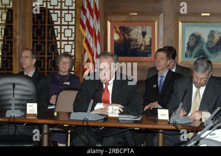 Riunione della Commissione per la conservazione degli uccelli migratori, ospitata dal segretario Dirk Kempthorne presso Main Interior Foto Stock