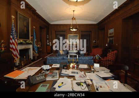 Vedute intorno all'ufficio della segretaria, interni principali: Arredi, decorazioni, bagno Foto Stock