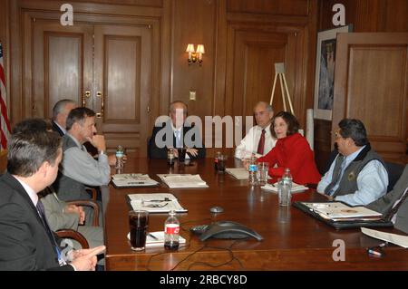 Incontro del Segretario Dirk Kempthorne con il personale senior presso Main Interior Foto Stock