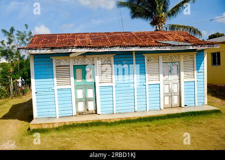 Classica casa caraibica in legno. Repubblica Dominicana. Foto Stock