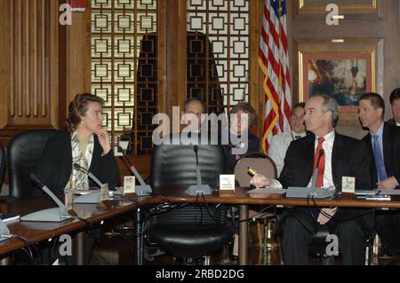 Riunione della Commissione per la conservazione degli uccelli migratori, ospitata dal segretario Dirk Kempthorne presso Main Interior Foto Stock