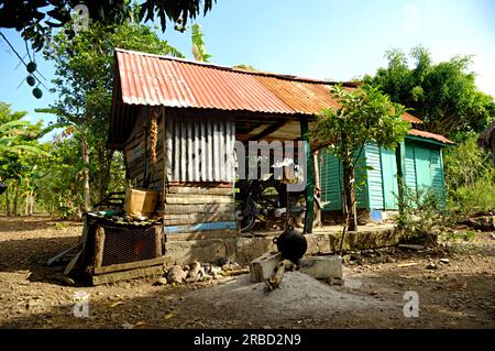 Classica casa caraibica in legno. Repubblica Dominicana. Foto Stock