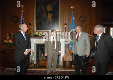 Evento di firma del memorandum d'intesa sull'agricoltura interna e attività correlate presso gli interni principali, con il segretario degli interni Dirk Kempthorne e il segretario dell'agricoltura ed Schafer a capo del procedimento Foto Stock