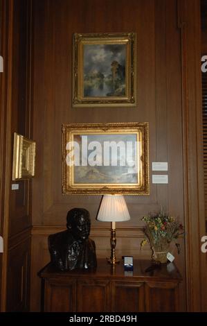 Vedute intorno all'ufficio della segretaria, interni principali: Arredi, decorazioni, bagno Foto Stock