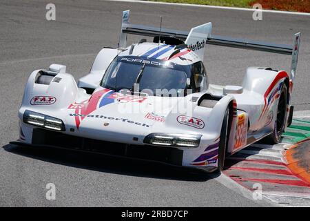 Monza, Italia. 7 luglio 2023. La GARA DI PROTONI n. 99 (DEU), Porsche 963, Gianmaria Bruni (ITA), Harry Tincknell (GBR), Neel Jani (CHE) durante la sessione di qualificazione del FIA WEC - 6 ore di Monza - World Endurance Championship all'autodromo di Monza l'8 luglio 2023 a Monza, Italia. Crediti: Luca Rossini/e-Mage/Alamy Live News Foto Stock