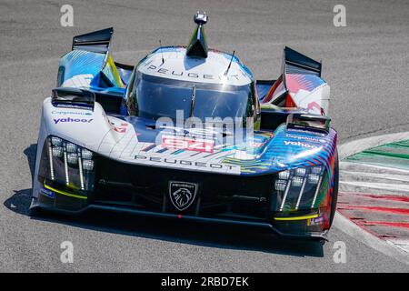 Monza, Italia. 7 luglio 2023. La n.94 PEUGEOT TOTALENERGIES (fra), Peugeot 9X8, Loic Duval (fra), Gustavo Menezes (USA), Nico Muller (CHE) durante la sessione di qualificazione del FIA WEC - 6 ore di Monza - Campionato del mondo Endurance all'autodromo di Monza l'8 luglio 2023 a Monza, Italia. Crediti: Luca Rossini/e-Mage/Alamy Live News Foto Stock