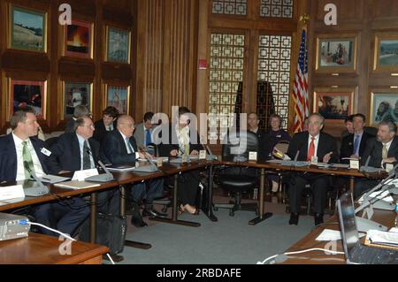 Riunione della Commissione per la conservazione degli uccelli migratori, ospitata dal segretario Dirk Kempthorne presso Main Interior Foto Stock