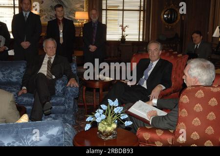 Evento di firma del memorandum d'intesa sull'agricoltura interna e attività correlate presso gli interni principali, con il segretario degli interni Dirk Kempthorne e il segretario dell'agricoltura ed Schafer a capo del procedimento Foto Stock