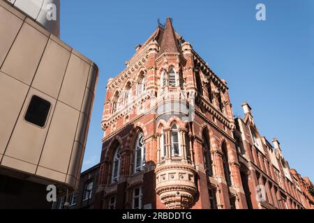 Southbank House l'unico edificio sopravvissuto dell'ex fabbrica Royal Doulton Foto Stock