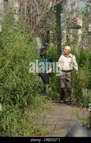 Il segretario Dirk Kempthorne in visita nella zona di New Orleans, Louisiana, dove ha incontrato e visitato il personale del Fish and Wildlife Service Foto Stock