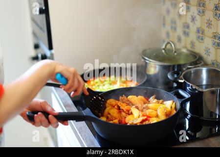 Miscelazione di verdure in tegame primo piano Foto Stock