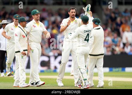 L'australiano Mitchell Starc festeggia il wicket dell'inglese Moeen Ali durante il quarto giorno del terzo test della LV= Insurance Ashes Series a Headingley, Leeds. Data foto: Domenica 9 luglio 2023. Foto Stock