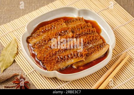 Trippa di manzo marinato al vapore nel ristorante，trippa di manzo brasato, lo-mei Foto Stock