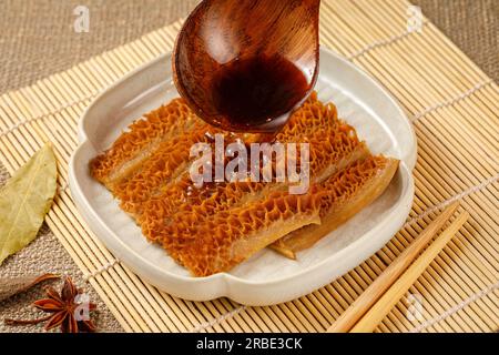 Trippa di manzo marinato al vapore nel ristorante，trippa di manzo brasato, lo-mei Foto Stock