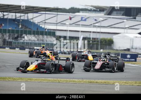 10 HADJAR Isack (fra), HiTech Grand Prix, Dallara F2, azione 05 POURCHAIRE Theo (fra), ART Grand Prix, Dallara F2, azione durante l'ottava prova del Campionato FIA di Formula 2 2023 dal 7 al 9 luglio 2023 sul circuito di Silverstone, a Silverstone, Regno Unito Foto Stock