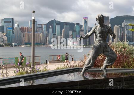 Statua di Bruce LEE al lungomare di Tsim Sha Tsui, Hong Kong, Cina Foto Stock