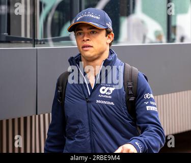9 luglio 2023: Circuito di Silverstone, Northamptonshire, Inghilterra: Formula 1 2023 Aramco Gran Premio di Formula 1 britannico: Giornata di gara; il pilota della Scuderia Alpha Tauri Nyck de Vries arriva a Silverstone Foto Stock