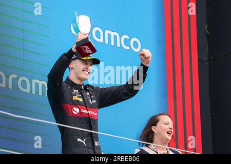 Podio POURCHAIRE Theo (fra), ART Grand Prix, Dallara F2, ritratto durante l'ottava prova del Campionato FIA di Formula 2 2023 dal 7 al 9 luglio 2023 sul circuito di Silverstone, a Silverstone, Regno Unito Foto Stock