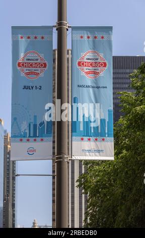 Lampost Flags Advertising Nascar Chicago Street Race su South Michigan Ave Chicago USA luglio 1-2 2023 Foto Stock