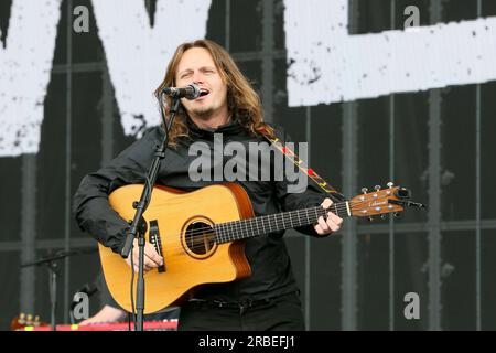 Glasgow, Regno Unito. 9 luglio 2023. Jamie Webster (Londra, 1994) è una cantante, cantautrice e musicista inglese. Un ex elettricista che inizialmente cantava cover nei pub locali nel centro di Liverpool. Crediti: Findlay/Alamy Live News Foto Stock