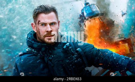 CHRIS HEMSWORTH in EXTRACTION 2 (2022), diretto da SAM HARGRAVE. Credito: AGBO / Netflix / Album Foto Stock