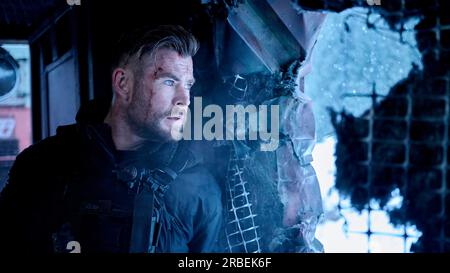 CHRIS HEMSWORTH in EXTRACTION 2 (2022), diretto da SAM HARGRAVE. Credito: AGBO / Netflix / Album Foto Stock