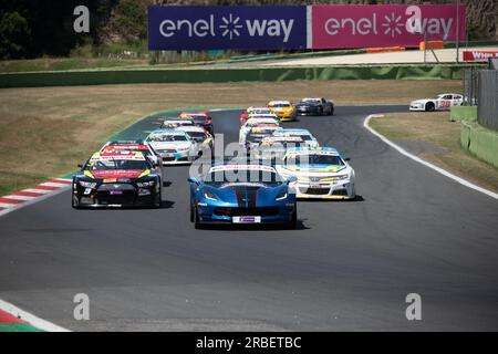 Circuito di Vallelunga, Roma, Italia 9 luglio 2023 - Nascar Whelen Euro Series, EnPro GARA 2. Vetture allineate durante il giro di formazione dopo l'auto di sicurezza in azione su pista. Foto: Fabio Pagani/Alamy Live News Foto Stock