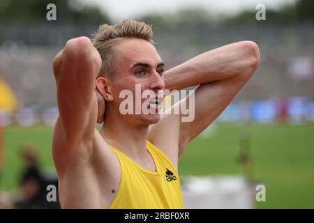 Kassel, Germania. 9 luglio 2023. Atletica leggera: Campionati tedeschi all'Auestadion. 800m, finale, uomini. Luis Oberbeck fa il tifo. Credito: Swen Pförtner/dpa/Alamy Live News Foto Stock