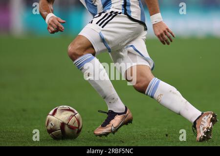 Lusail, Qatar, diciottesimo. Dicembre 2022. Marcos Acuña dribbling con la palla durante la partita tra Argentina e Francia, partita 64, finale del Fi Foto Stock