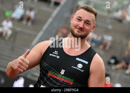 Kassel, Germania. 9 luglio 2023. Atletica leggera: Campionati tedeschi all'Auestadion. Discus, finale, uomini. Henrik Janssen gesti. Credito: Swen Pförtner/dpa/Alamy Live News Foto Stock