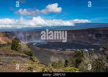 Vista sul lago Kilauea lava dal bordo sud Foto Stock