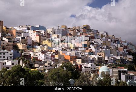 Piccole case colorate con tetti piatti di San Juan barrio a Las Palmas Foto Stock