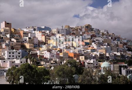 Piccole case colorate con tetti piatti di San Juan barrio a Las Palmas Foto Stock