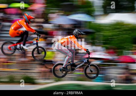 Besancon, Francia. 9 luglio 2023. BESANCON, FRANCIA - 9 LUGLIO: Niek Kimmann dei Paesi Bassi gareggia nelle qualifiche a squadre maschili a cronometro durante il giorno 3 dei Campionati europei UEC BMX 2023 al Complexe sportif du Rosemont il 9 luglio 2023 a Besancon, Francia (foto di Rene Nijhuis/BSR Agency) credito: Agenzia BSR/Alamy Live News Foto Stock