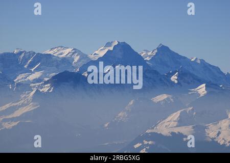 Famosa catena montuosa Eiger, Monch e Jungfrau in inverno Foto Stock