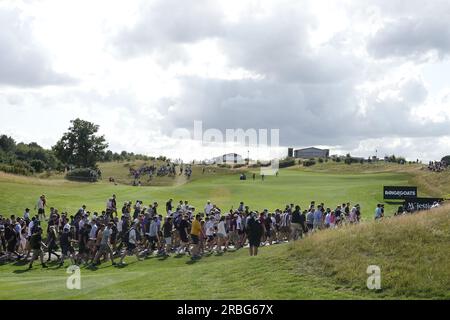 St Albans, Hertfordshire, Regno Unito. 9 luglio 2023. Grande galleria durante l'ultimo giorno dell'evento LIV Golf London presso il Centurion Golf Club Credit: Motofoto/Alamy Live News Foto Stock