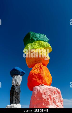 Sette Magic Mountains Sculpture aggiunge un tocco di colore al deserto Vicino a Las Vegas Foto Stock