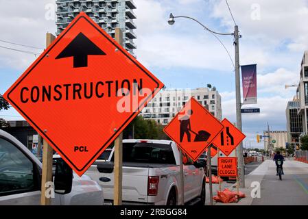 Cartello per lavori in corso nel centro città Foto Stock