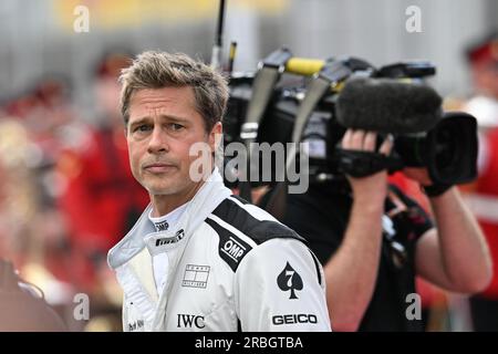 Silverstone, Regno Unito. 9 luglio 2023: Circuito di Silverstone, Northamptonshire, Inghilterra: Formula 1 2023 Aramco Gran Premio di Formula 1 britannico: Giornata di gara; Brad Pitt sulla griglia di partenza credito: Action Plus Sports Images/Alamy Live News Foto Stock