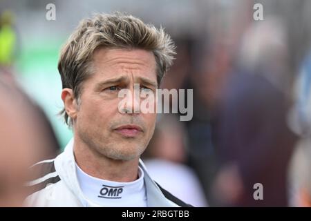 Silverstone, Regno Unito. 9 luglio 2023: Circuito di Silverstone, Northamptonshire, Inghilterra: Formula 1 2023 Aramco Gran Premio di Formula 1 britannico: Giornata di gara; Brad Pitt sulla griglia di partenza credito: Action Plus Sports Images/Alamy Live News Foto Stock