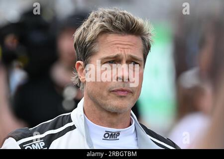 Silverstone, Regno Unito. 9 luglio 2023: Circuito di Silverstone, Northamptonshire, Inghilterra: Formula 1 2023 Aramco Gran Premio di Formula 1 britannico: Giornata di gara; Brad Pitt sulla griglia di partenza credito: Action Plus Sports Images/Alamy Live News Foto Stock