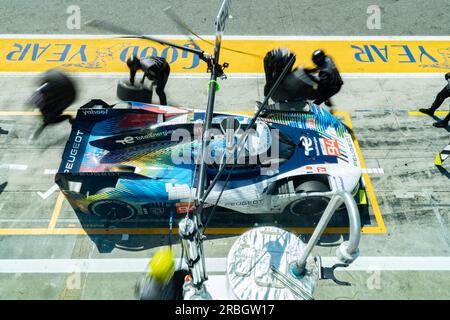 Monza, Italia. 9 luglio 2023. 94 PEUGEOT TOTALENERGIES fra M Peugeot 9X8 Hybrid Loic Duval (fra) P Gustavo Menezes (USA) P Nico Müller (CHE) durante il FIA WEC - 6 ore di Monza - Campionato del mondo Endurance all'autodromo di Monza il 9 luglio 2023 a Monza, Italia. (Foto di Fabio Averna/Sipa USA) credito: SIPA USA/Alamy Live News Foto Stock